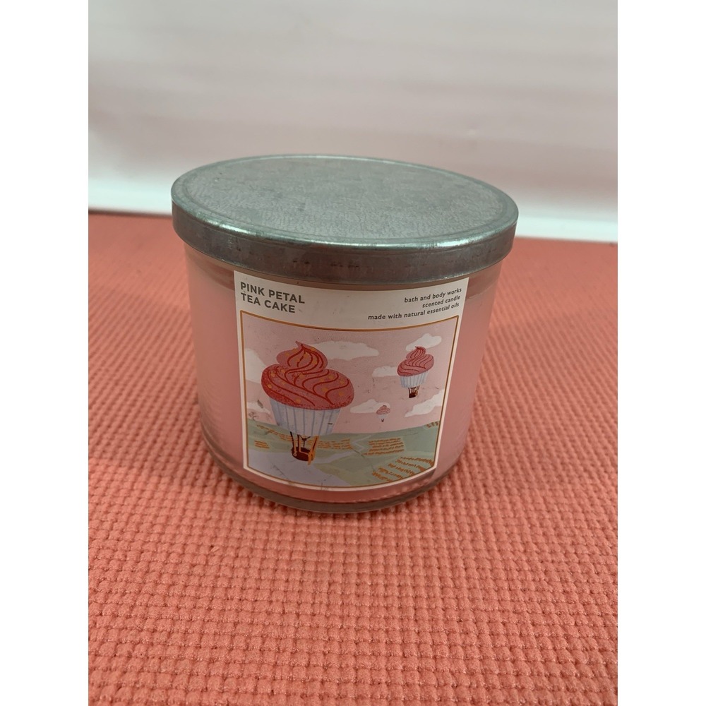 Bath & Body Works Pink Petal Tea‎ Cake 3 Wick Candle 14.5 Oz